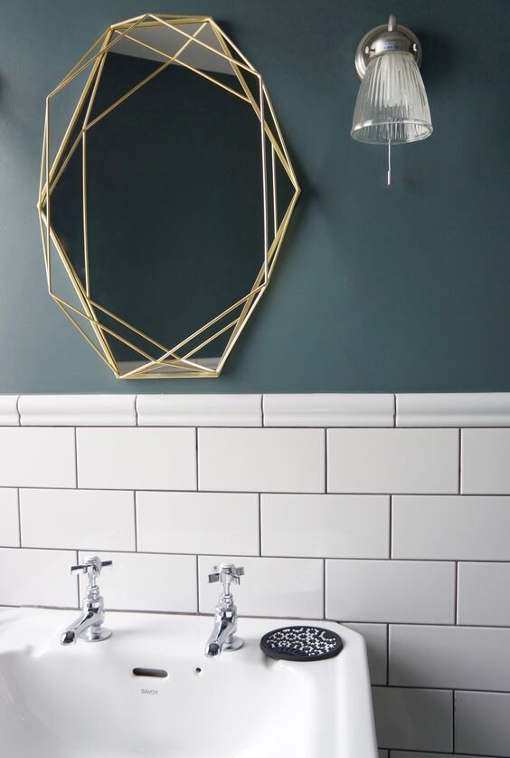 Зеркало в ванную с золотой рамкой