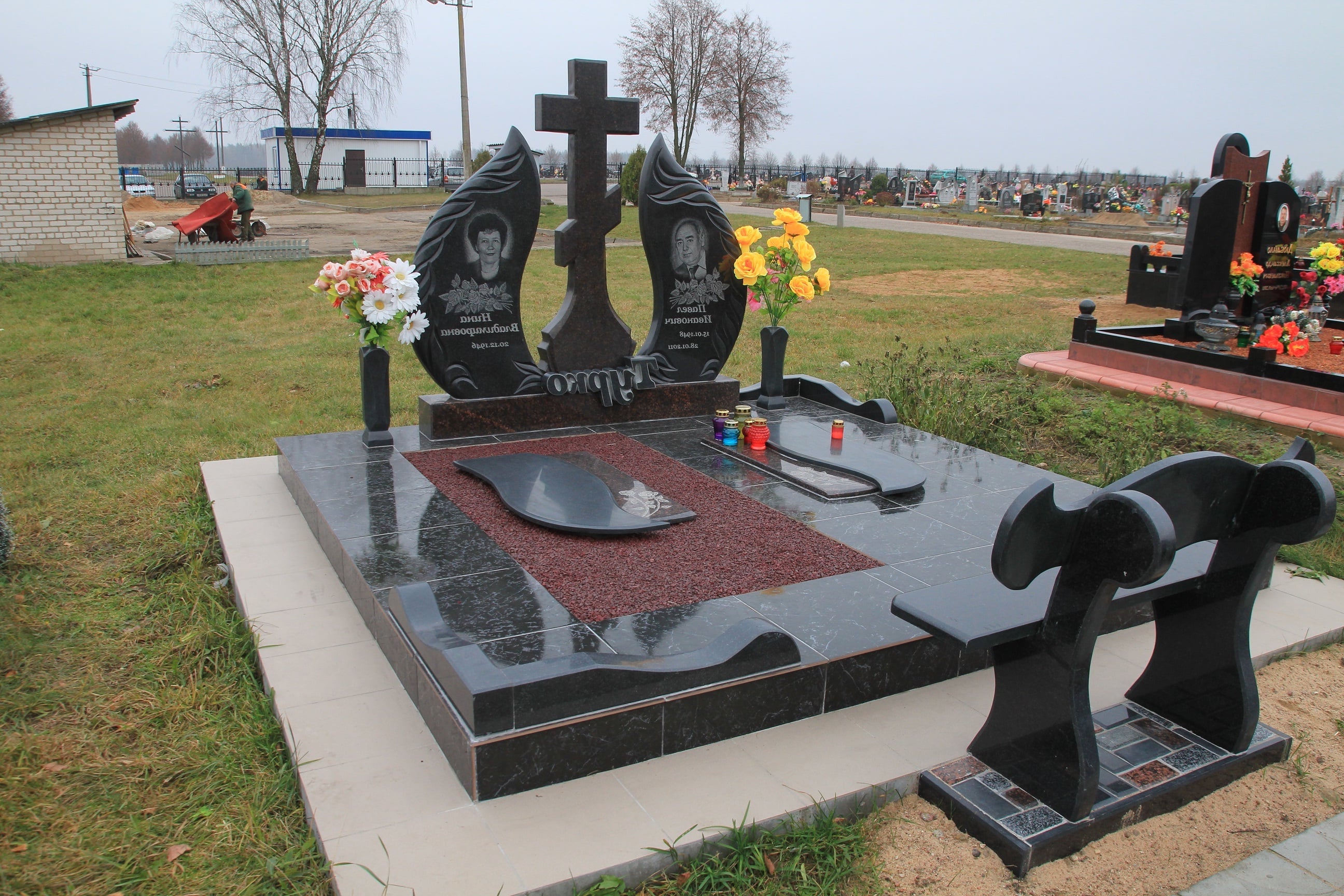 Памятник из гранита – символ вечной памяти о умершем человеке